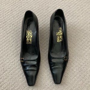Salvatore Ferragamo Leather Pumps Black